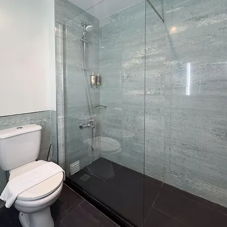 T0 - Gale Apartment *
